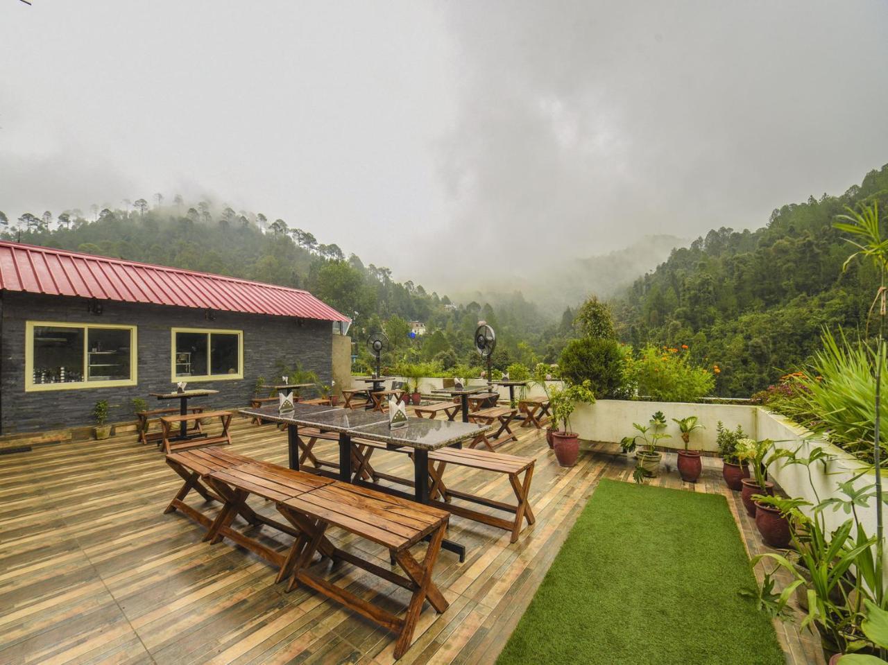 Oyo 7905 Holiday Inn Dalhousie Buitenkant foto