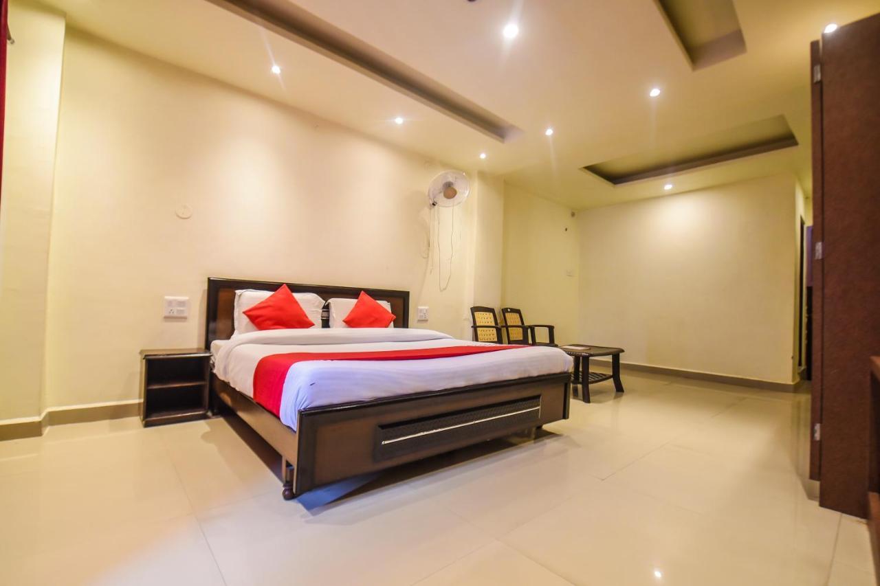 Oyo 7905 Holiday Inn Dalhousie Buitenkant foto